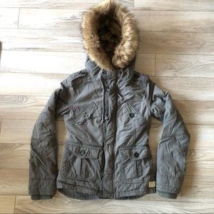 Aritizia TNA military green faux fur lined hooded parka, XS